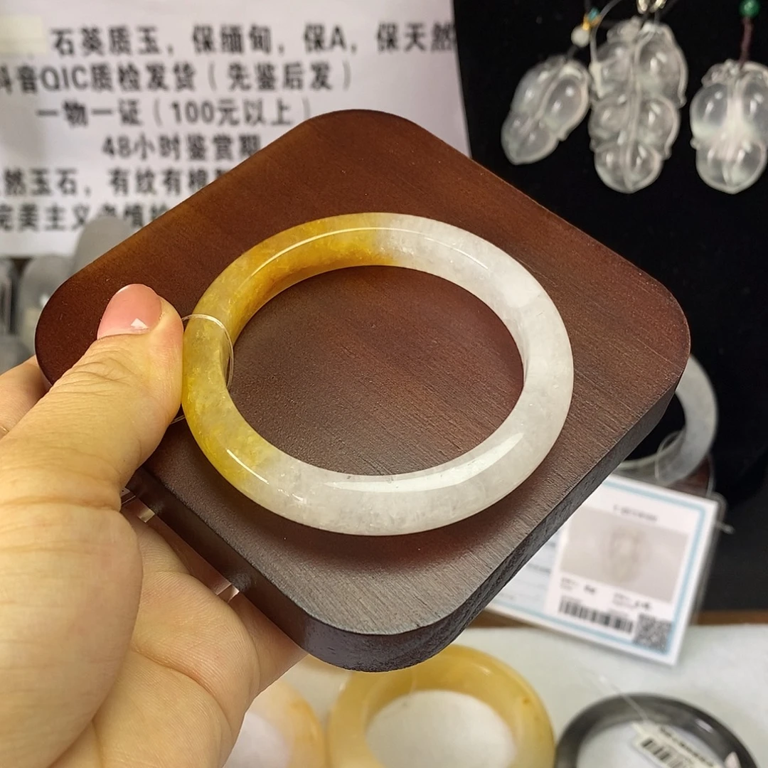 颈饰未镶嵌石英质玉焦糖桂花