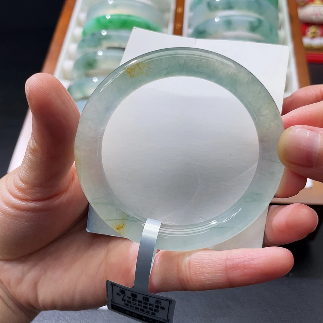 翡翠未镶嵌手镯51冰绿