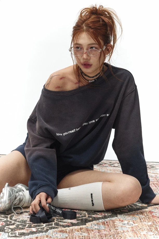 Babefish onze原创设计斜肩破坏做旧马骝一字肩卫衣