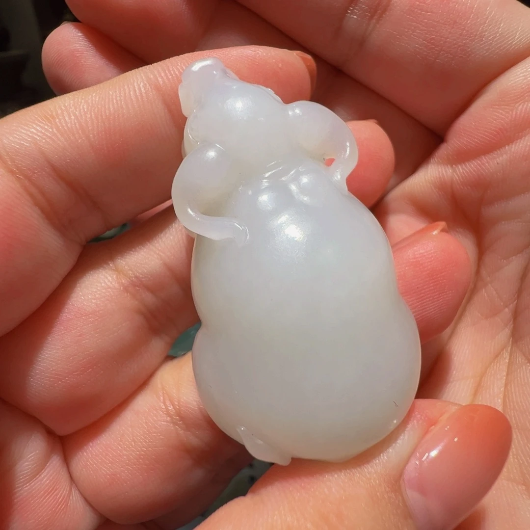 男****和田玉未镶嵌颈饰