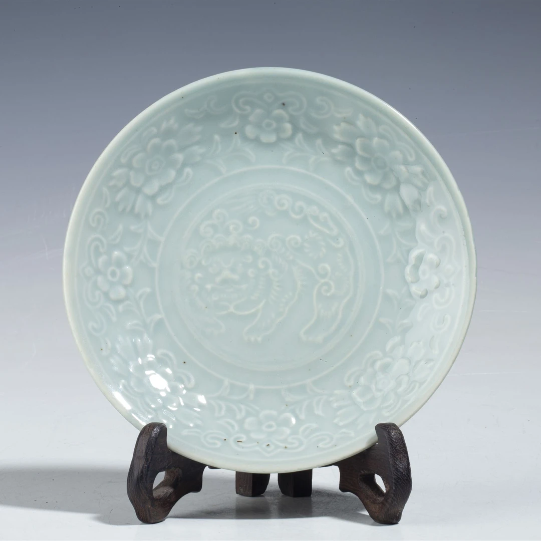 【拍卖-民国】·青釉模印花卉狮子纹小盘