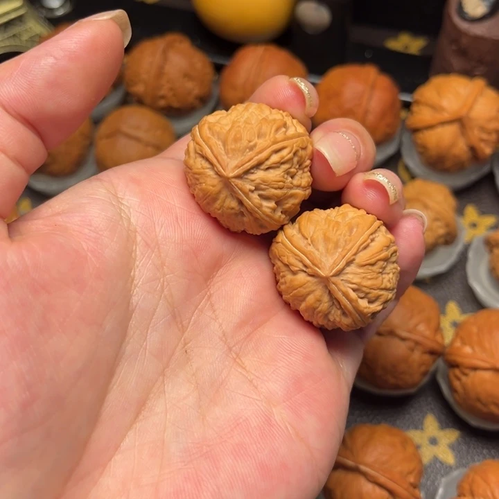 1***.文玩核桃把件三棱