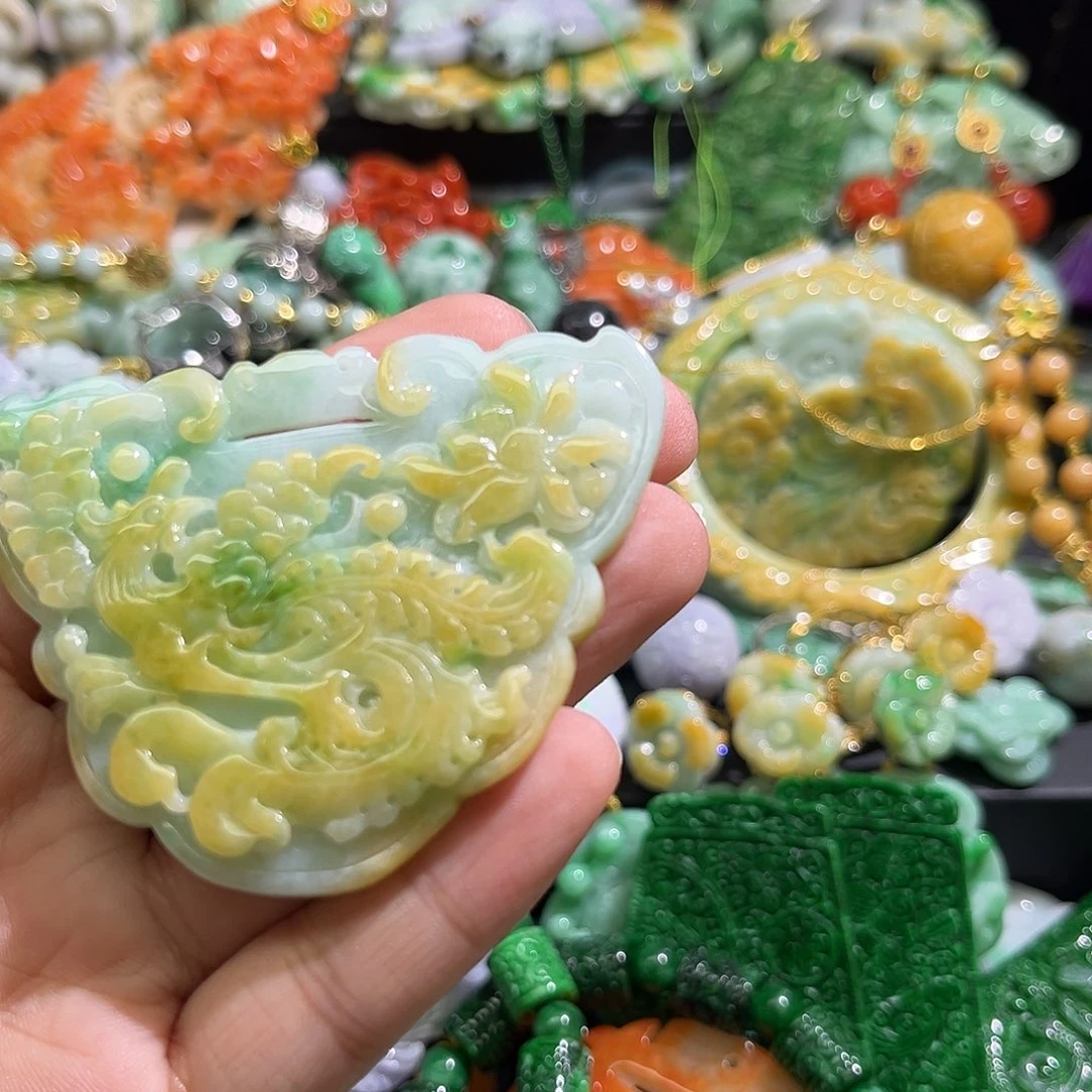 翡翠未镶嵌颈饰待编织