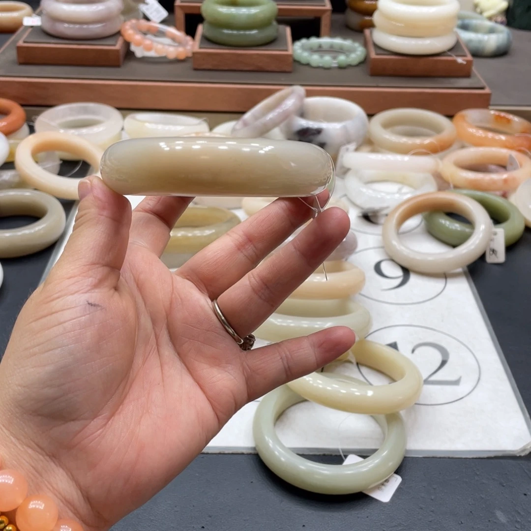 摆***D未镶嵌手镯石英质玉