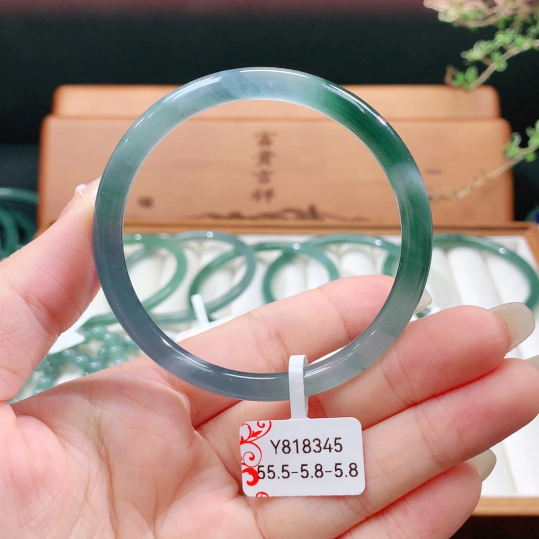 翡翠手镯未镶嵌天然