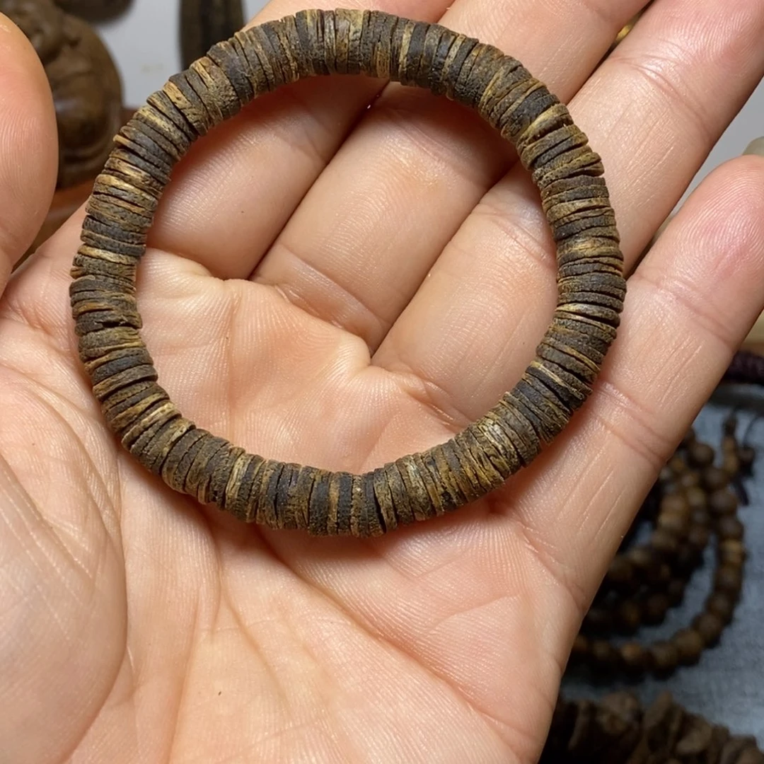 沉香碎屑沉香碎屑