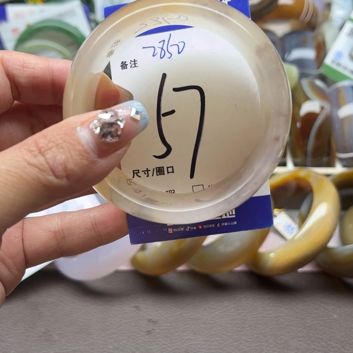 石英质玉手镯未镶嵌