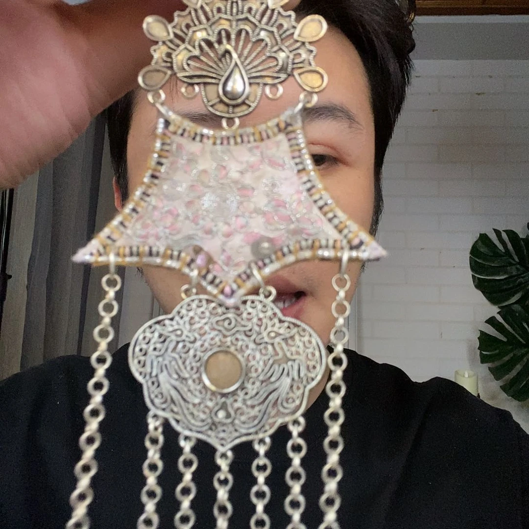 织绣粉色押襟儿一个
