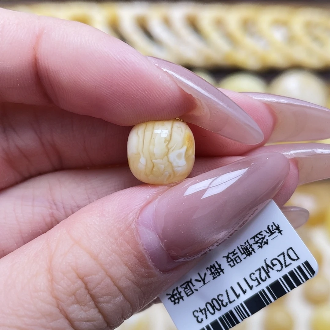 琥珀未镶嵌裸石10.7*9.9mm老型皮色