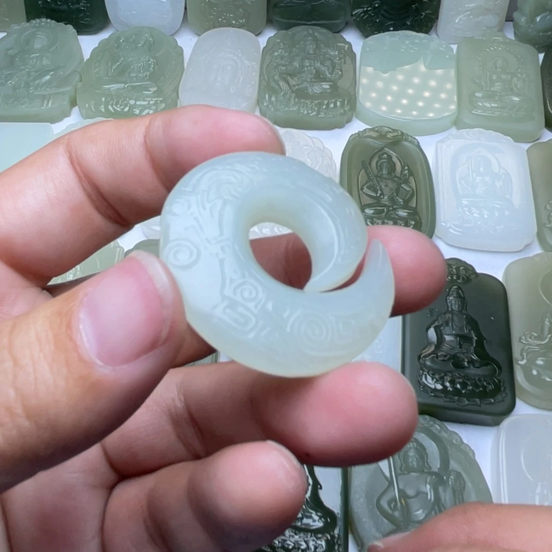 和田玉未镶嵌颈饰