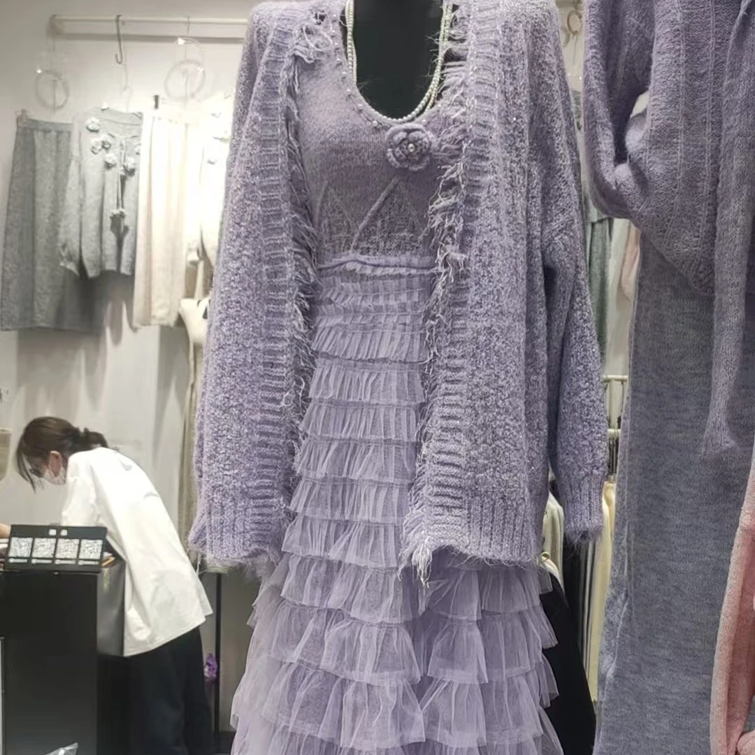 千金感针织衫与立体花朵飘带上衣搭配套装