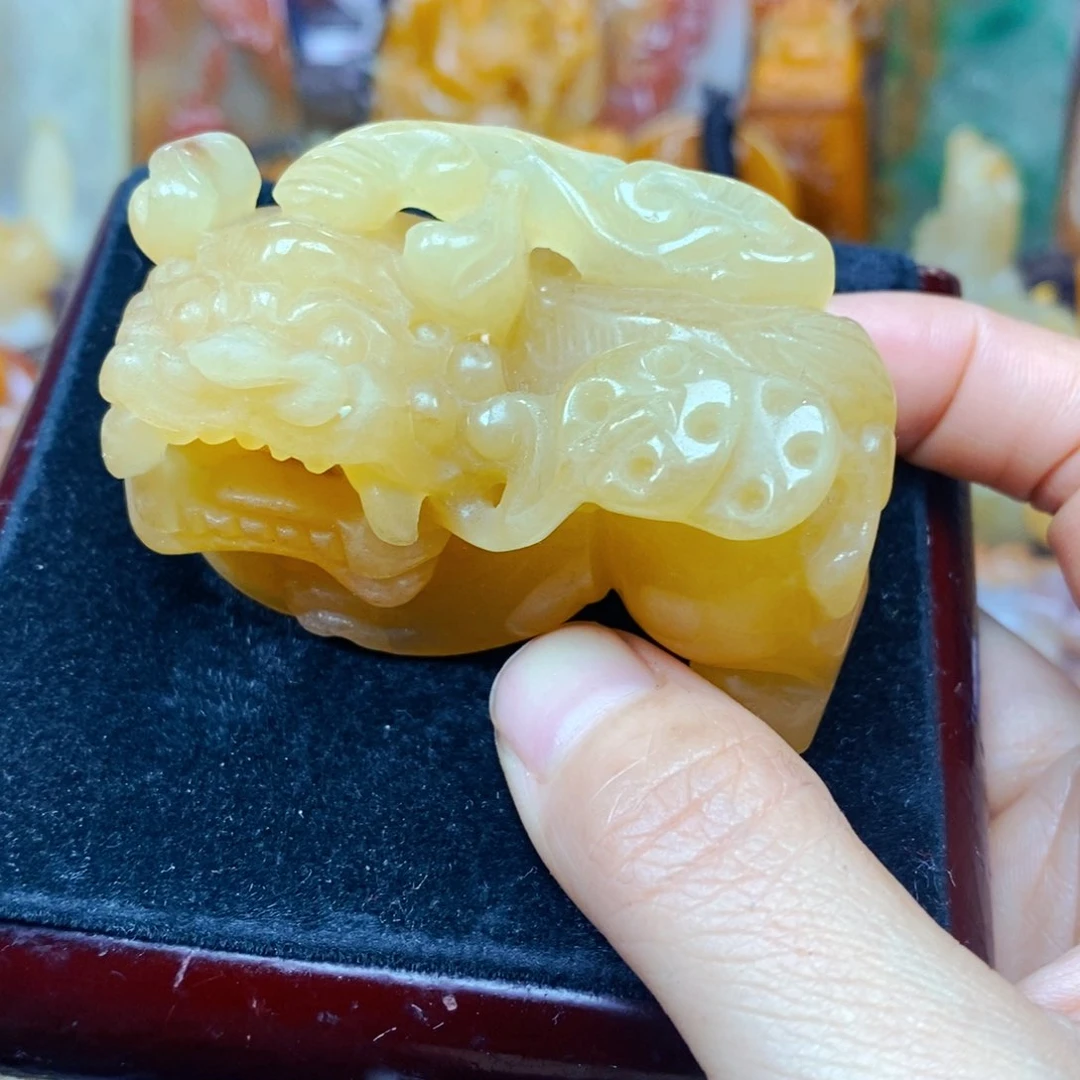 石英质玉（黄龙玉）未镶嵌颈饰