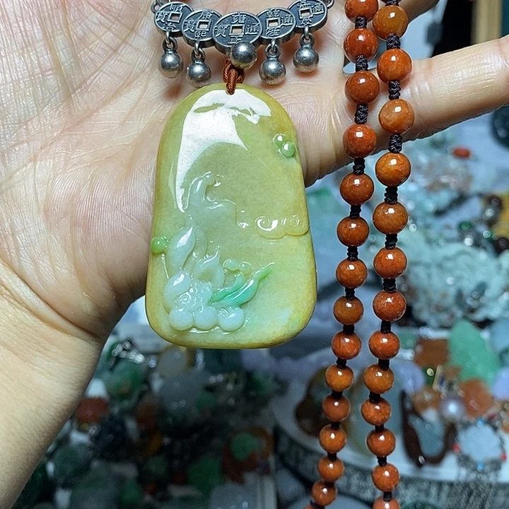 翡翠未镶嵌吊坠(赠链)