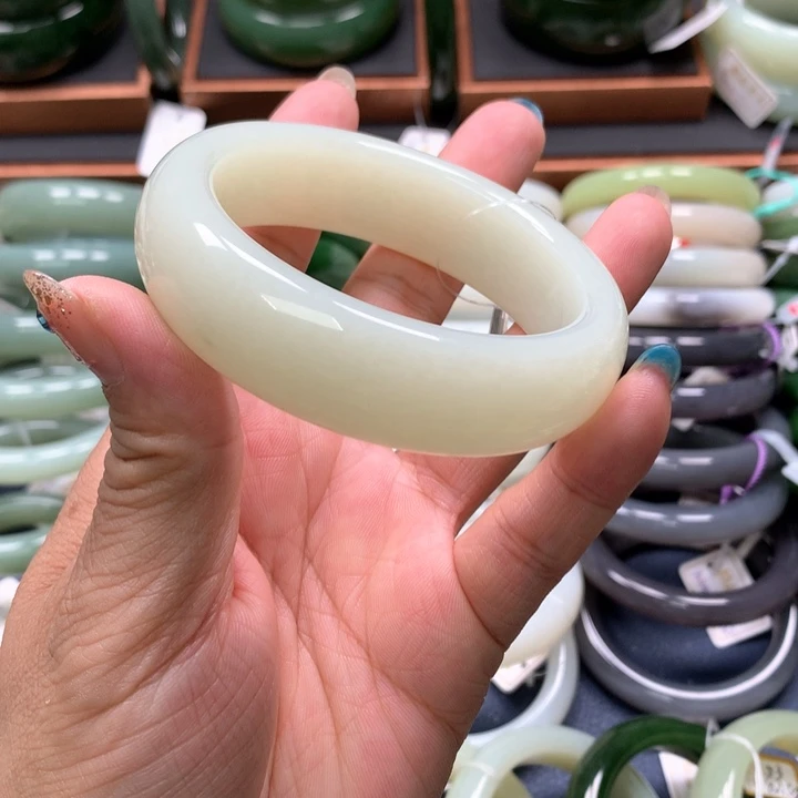 【闪购商品】未镶嵌手镯和田玉43