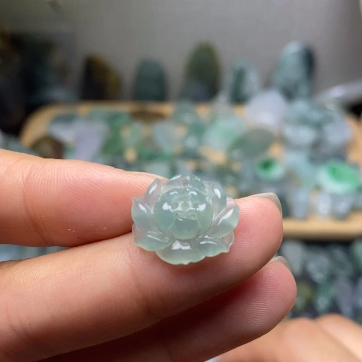 颈饰未镶嵌翡翠莲花