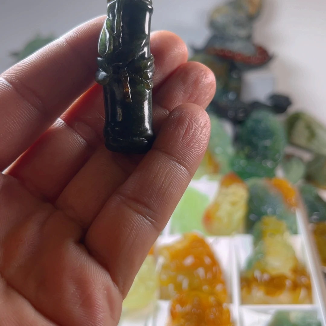 蛇纹石玉未镶嵌颈饰