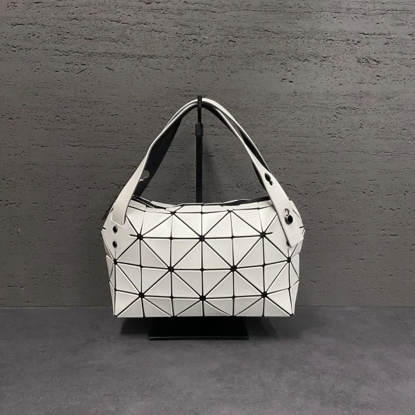 三宅一生/包包/95新/市场价8500/250915zb0016