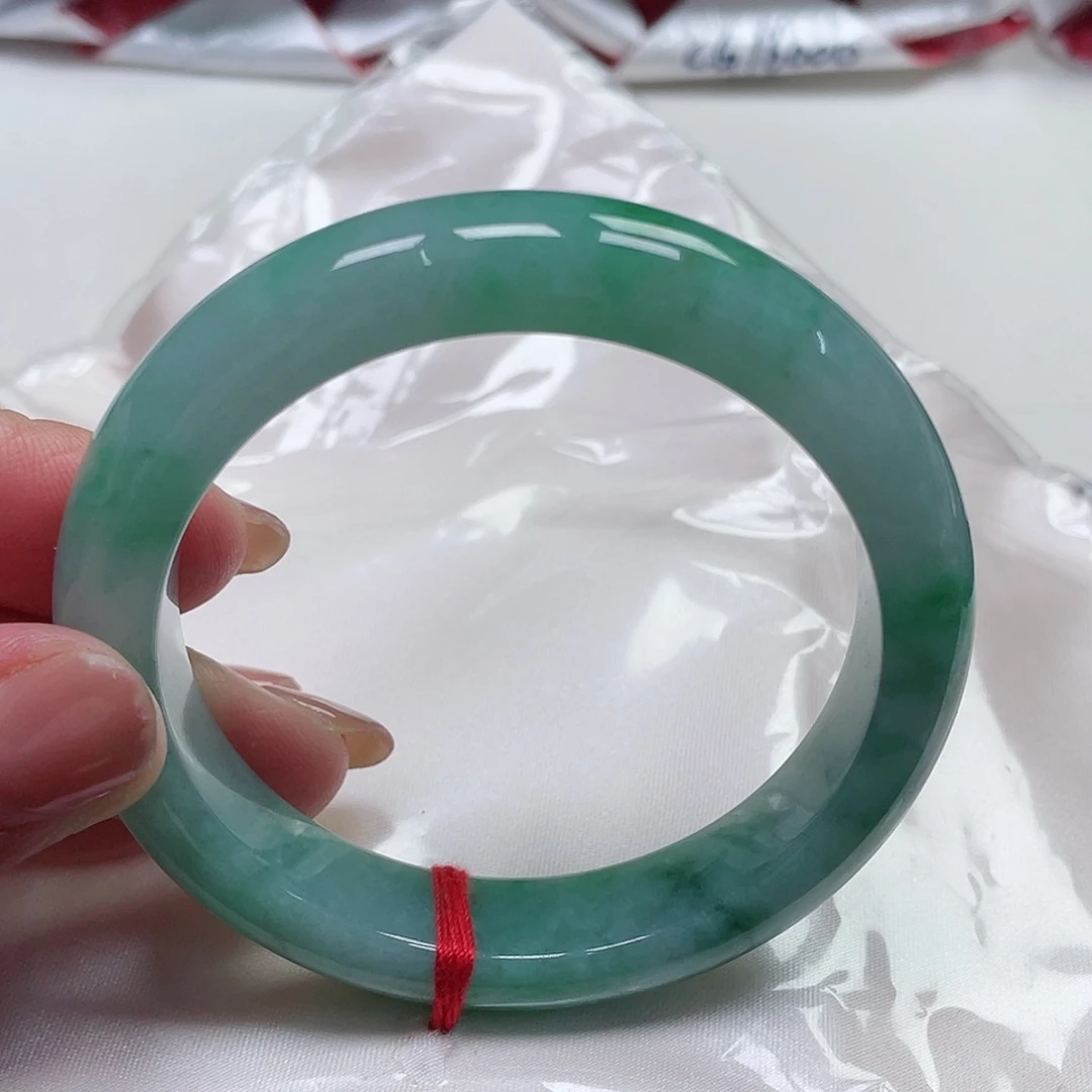 翡翠手镯未镶嵌缅甸翡翠