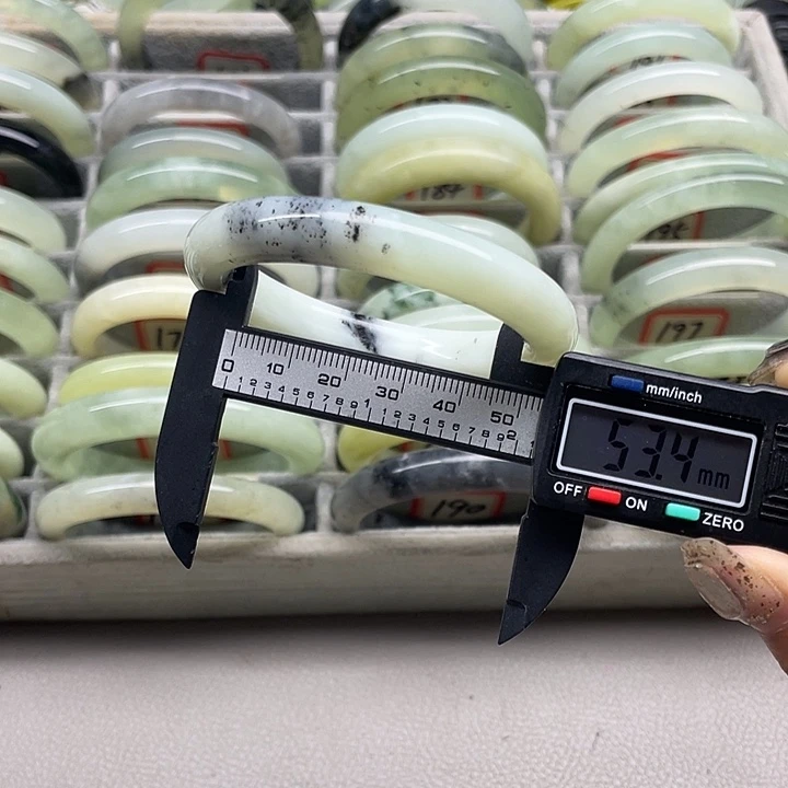 蛇纹石玉未镶嵌手镯172