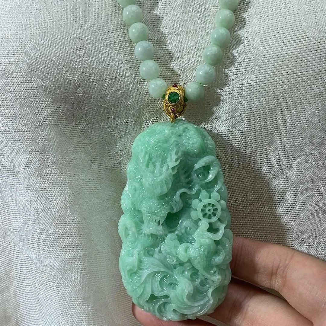 翡翠未镶嵌颈饰龙凤呈祥吊坠