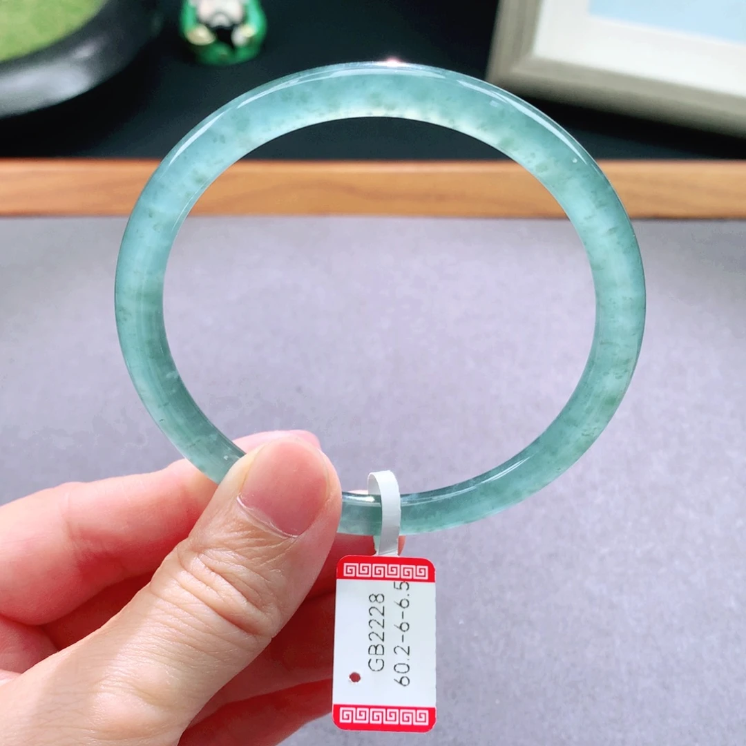 翡翠手镯未镶嵌天然翡翠手镯