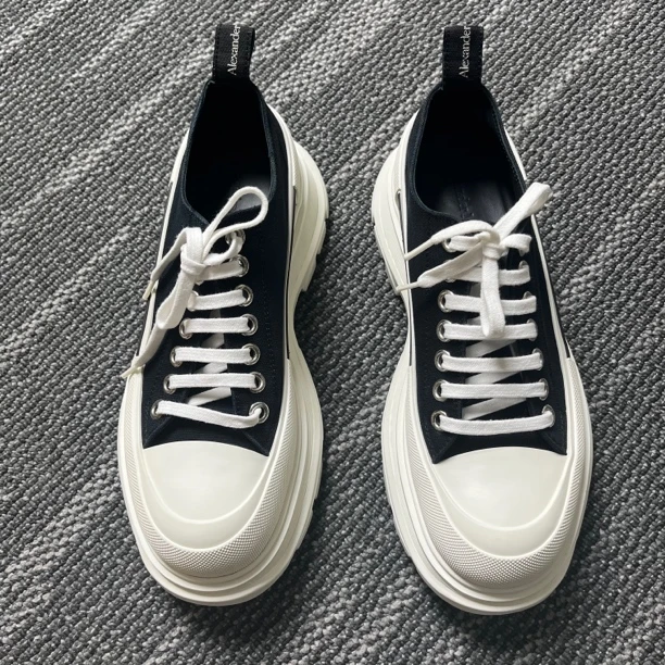 95新 Alexander McQueen/亚历山大·麦昆 短筒马丁靴/41码/0424