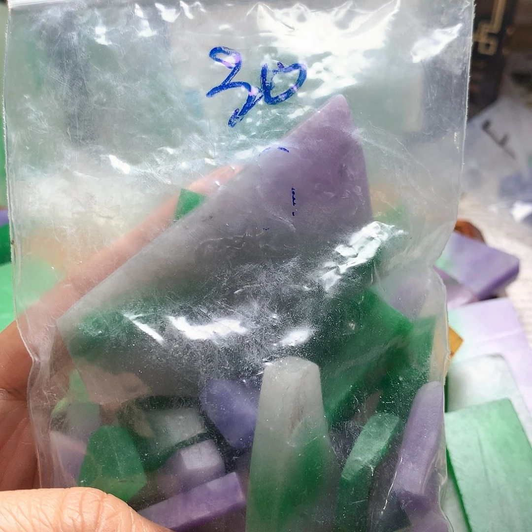 翡翠未镶嵌颈饰一物一拍