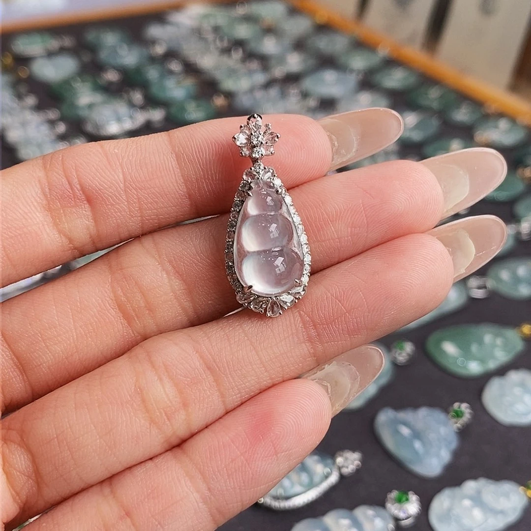 翡翠18K金镶嵌颈饰天然缅甸A货翡翠福豆