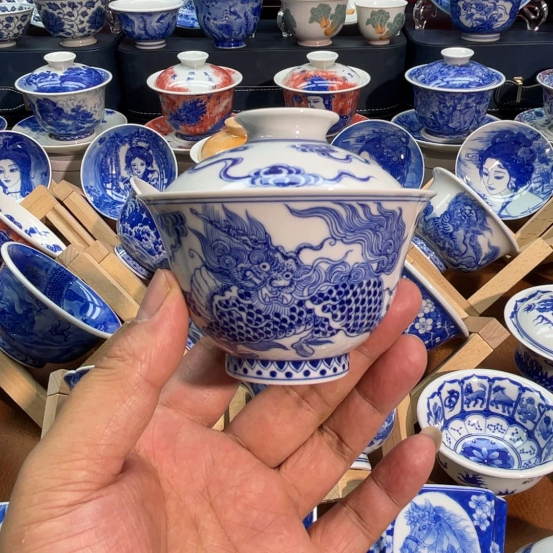 微瑕薄胎麒麟踏祥云盖碗