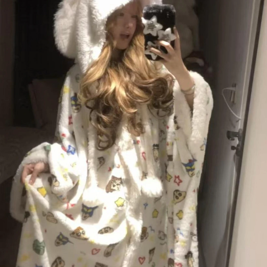 蜡笔小新卡通连帽珊瑚绒睡袍睡衣女秋冬新款保暖加厚可外穿家居服