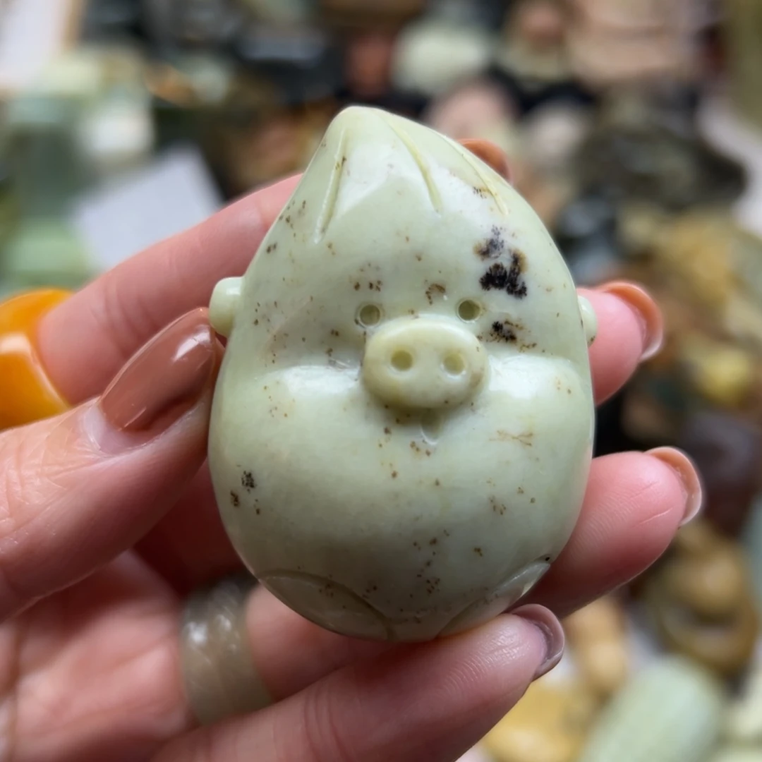 岫玉未镶嵌颈饰辽阳肥猪有瑕