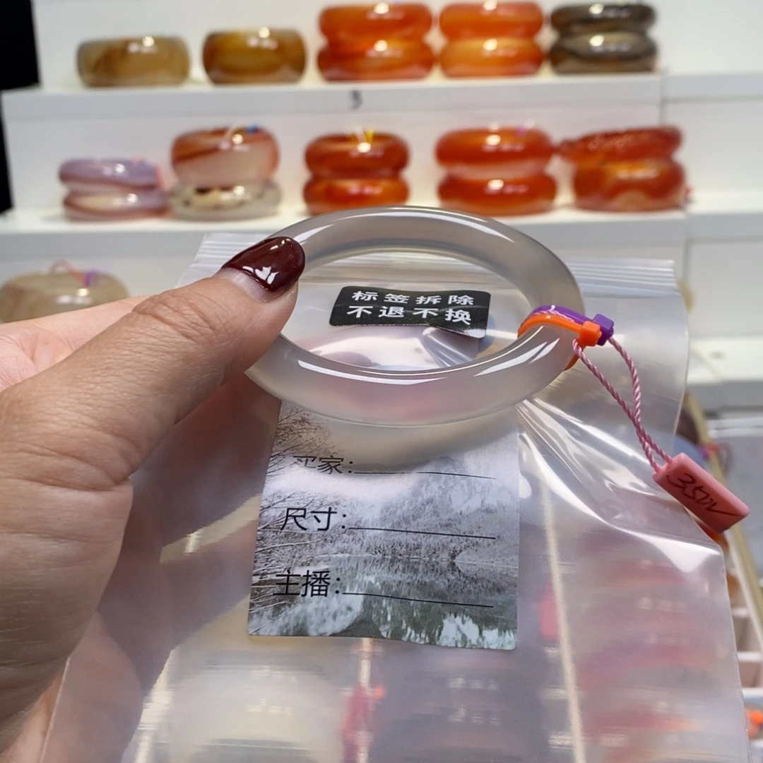 邵***m玛瑙/玉髓未镶嵌手镯