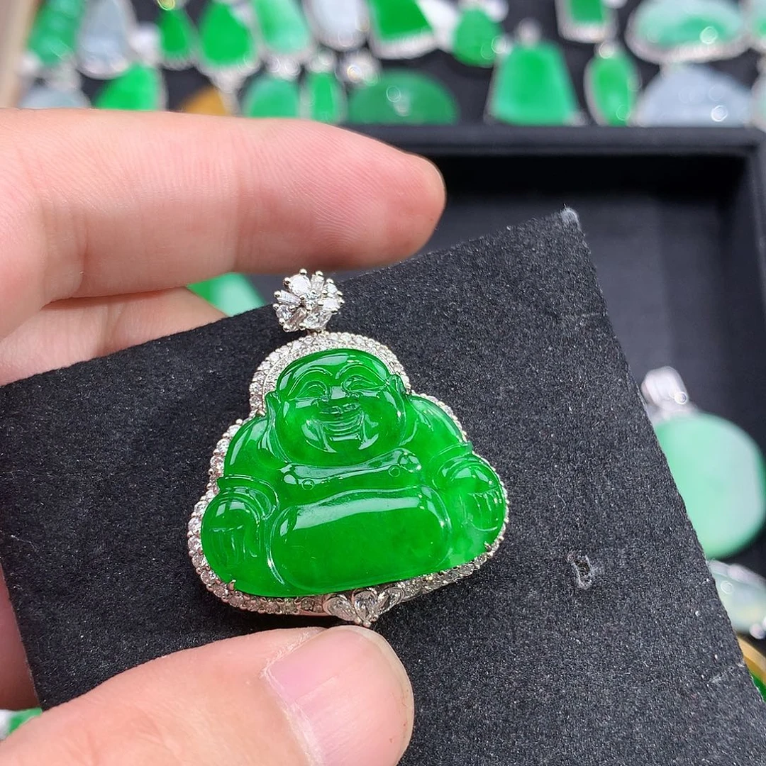 颈饰18K金镶嵌翡翠