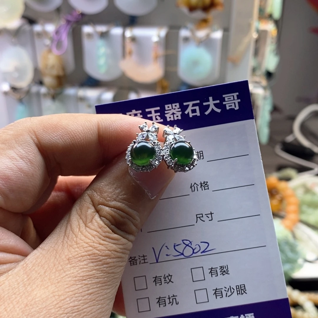 果***圆蛇纹石玉未镶嵌颈饰