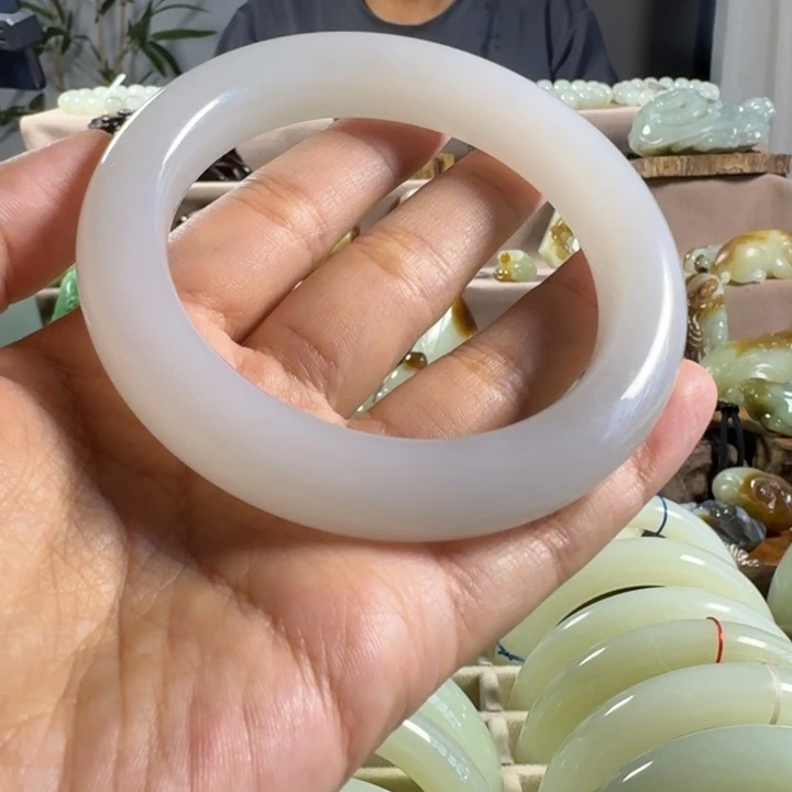 颈饰未镶嵌和田玉（糖玉）