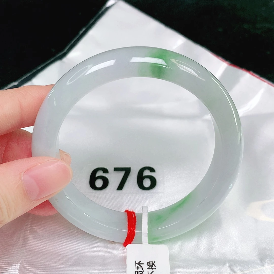 翡翠手镯未镶嵌翡翠手镯未镶嵌
