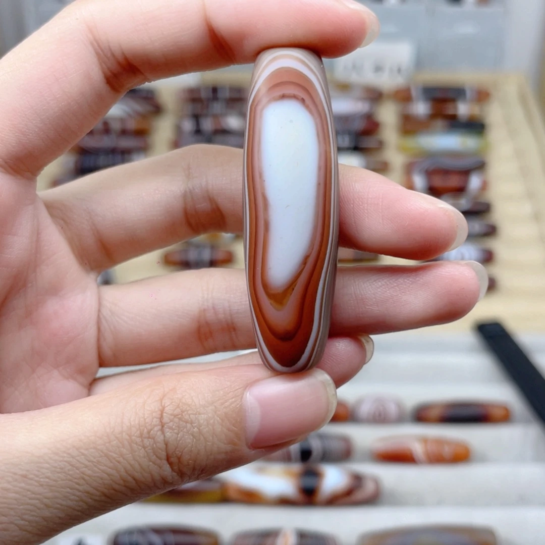 洪***瑞玛瑙/玉髓合金颈饰