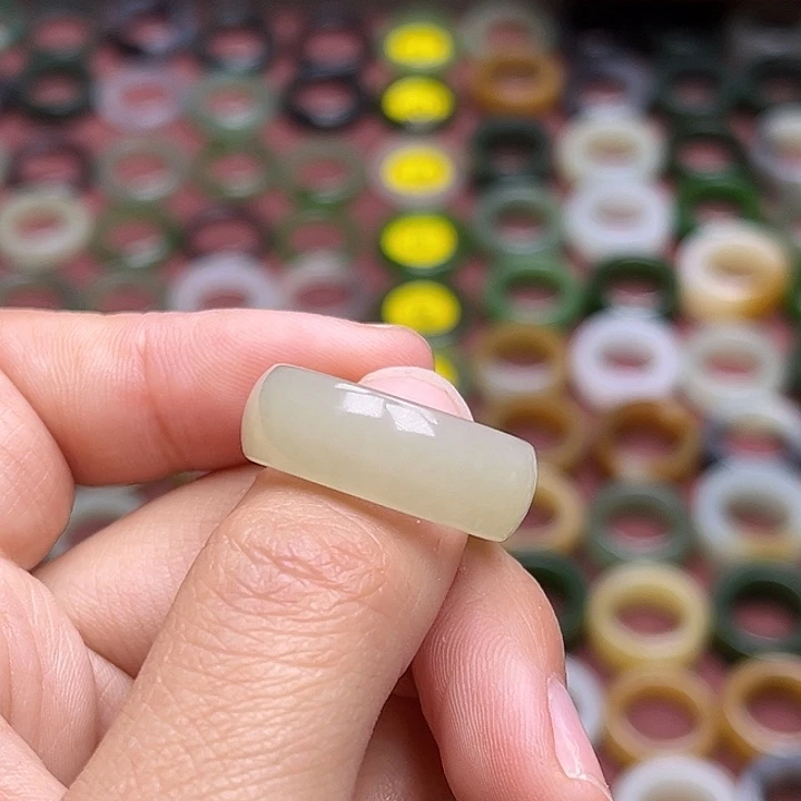 和田玉戒指未镶嵌17码青白