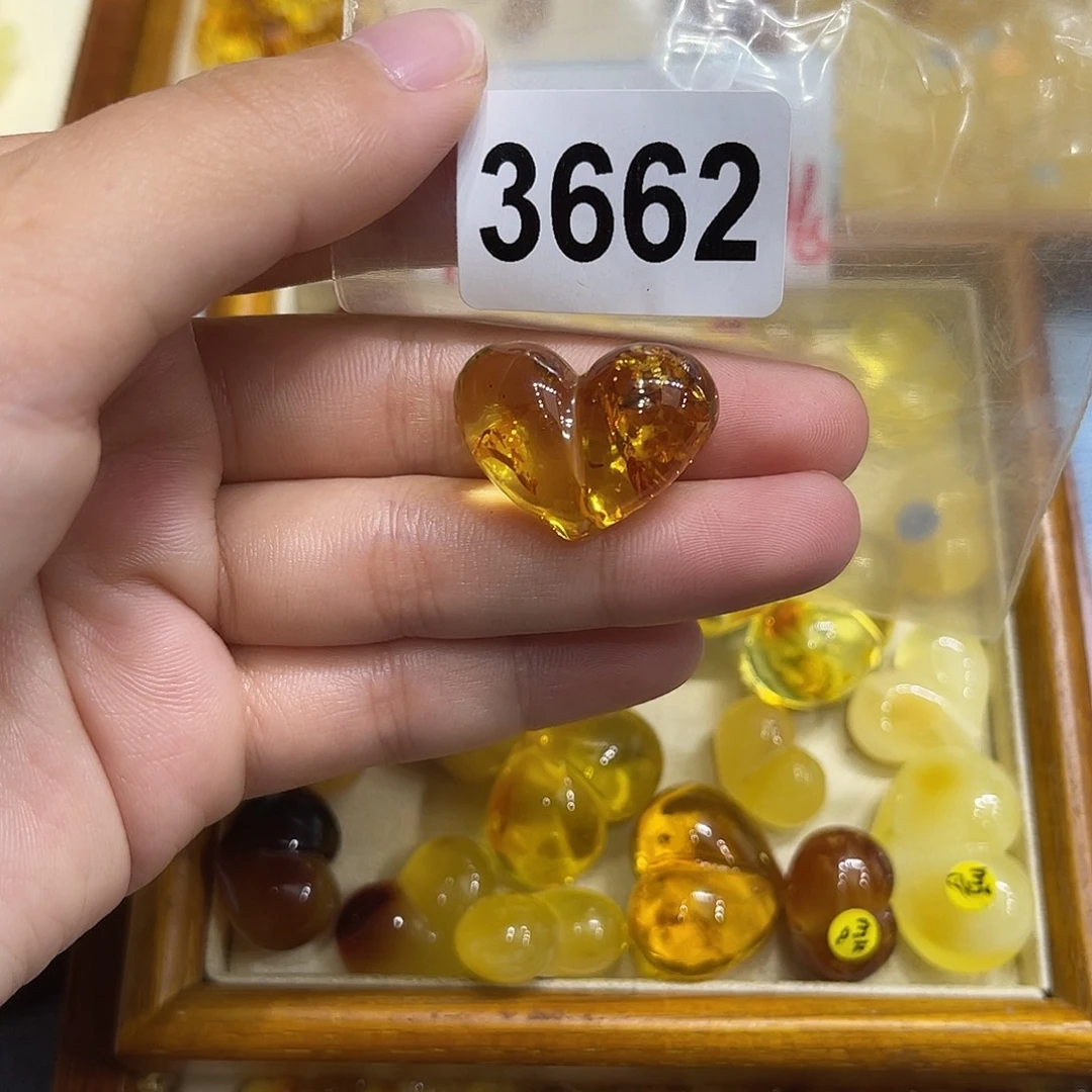 琥珀未镶嵌珠宝奇石