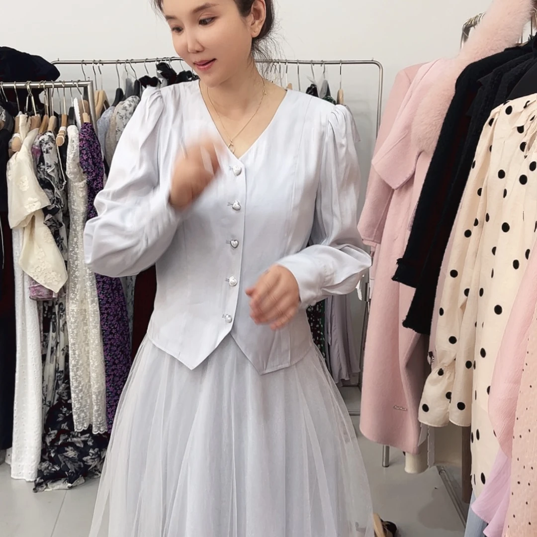 744灰色纱裙套装55