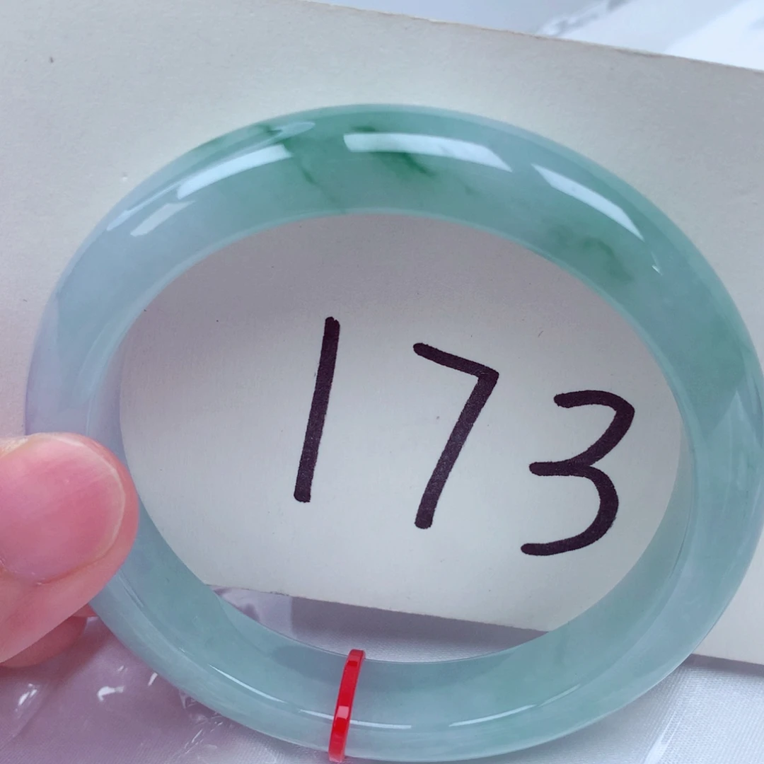 翡翠手镯未镶嵌翡翠