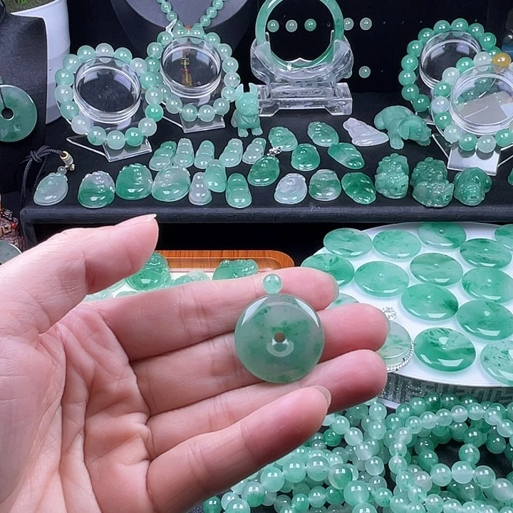 大***鹏石英质玉未镶嵌吊坠(不含链)