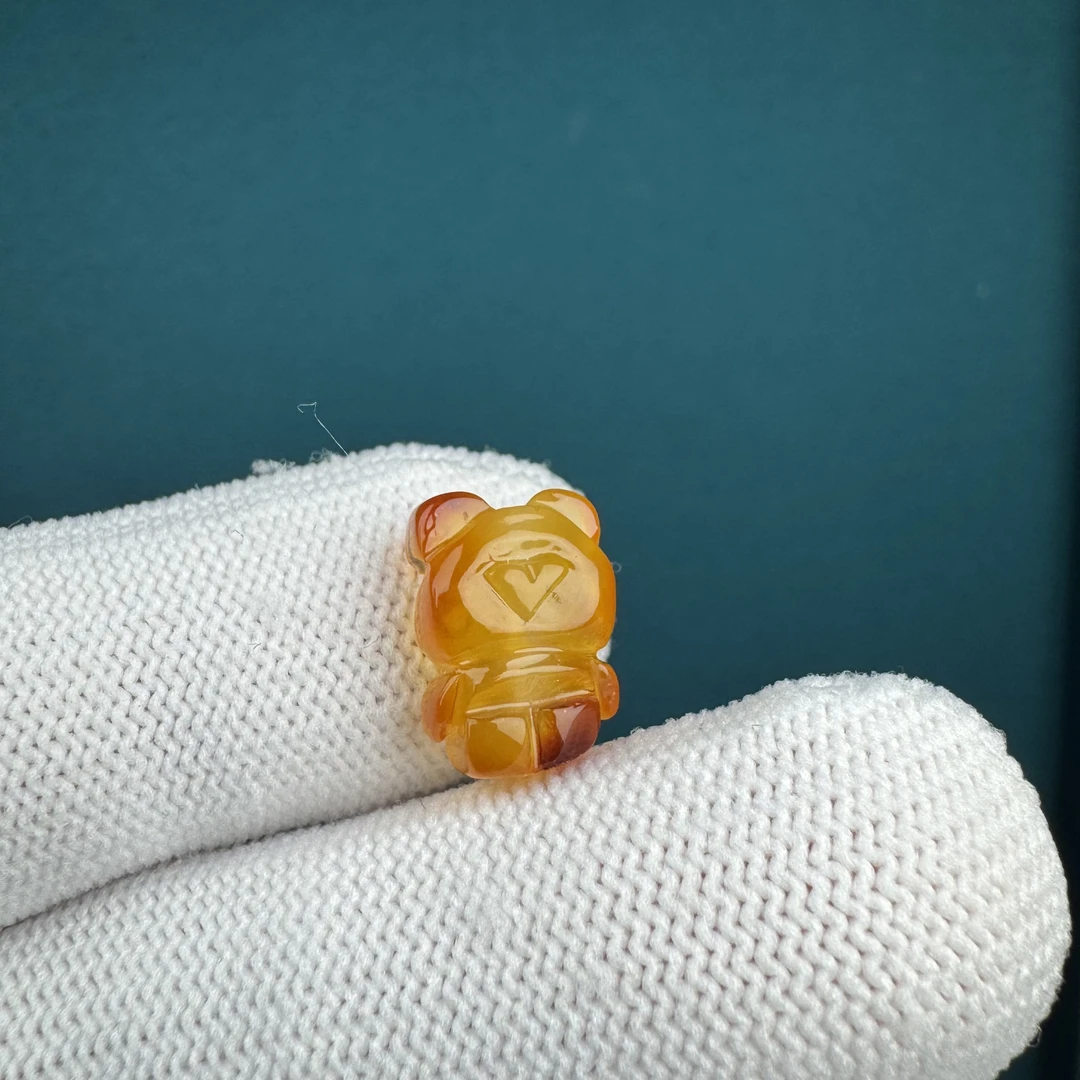 J9819天然原矿蜜蜡 雕刻小熊9.2*13.2mm支持复检假一罚十