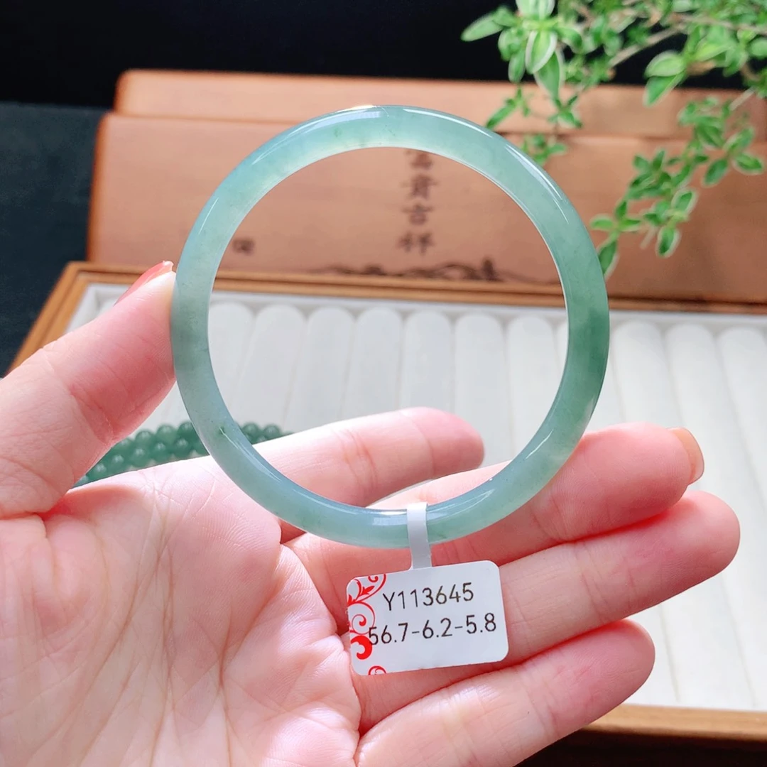 未镶嵌手镯（圆镯）翡翠
