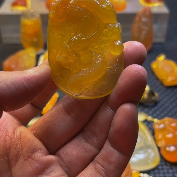 a***.未镶嵌旦面石英质玉
