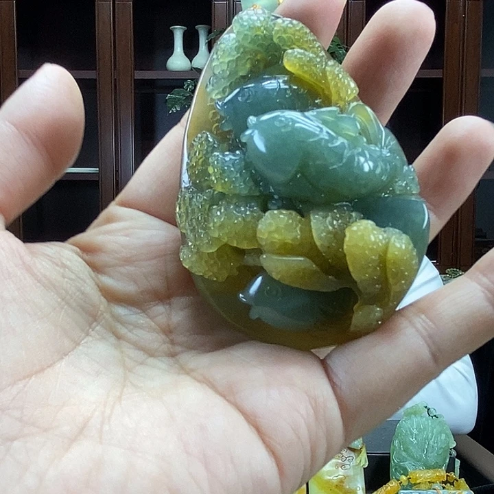 蛇纹石玉未镶嵌颈饰