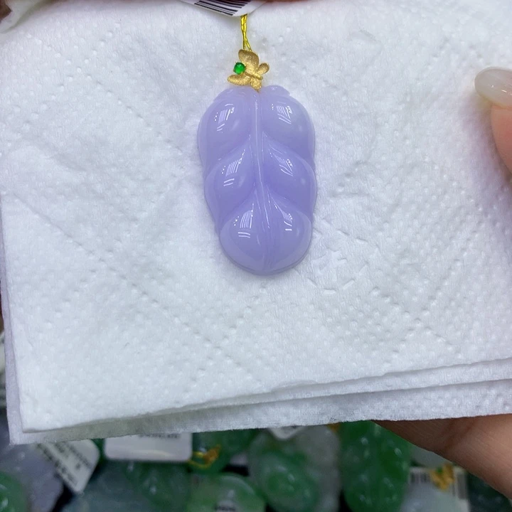 招***福翡翠18K金镶嵌颈饰