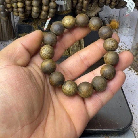 沉香手串醒*绿奇楠沉香1.5mm18g高油脂