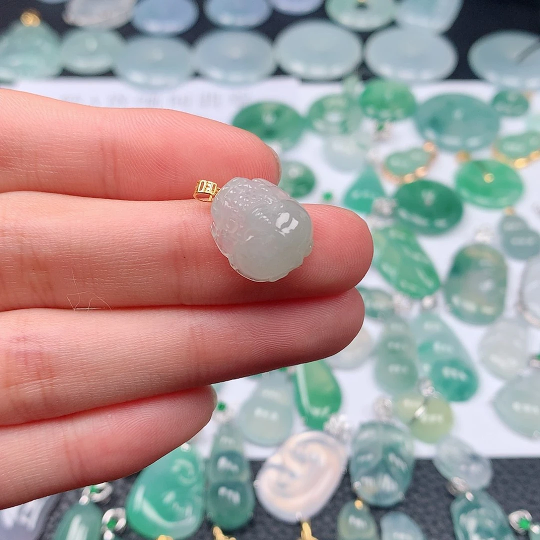 翡翠颈饰18K金镶嵌天然翡翠