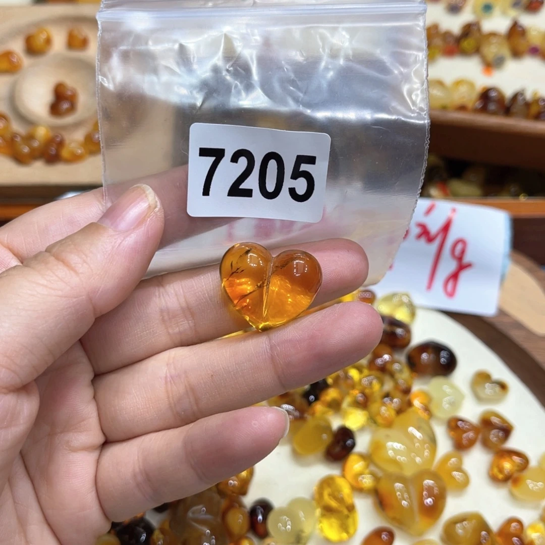 未镶嵌琥珀珠宝奇石